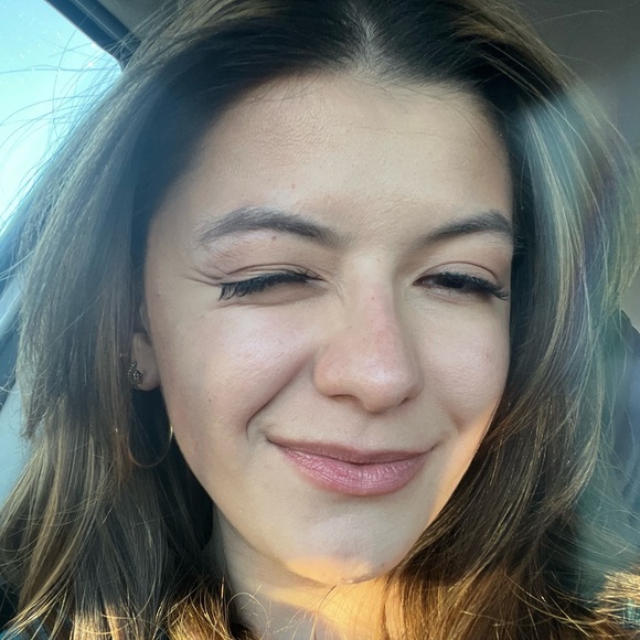 Meet your Posher, Melissa - Picture 2 of 2